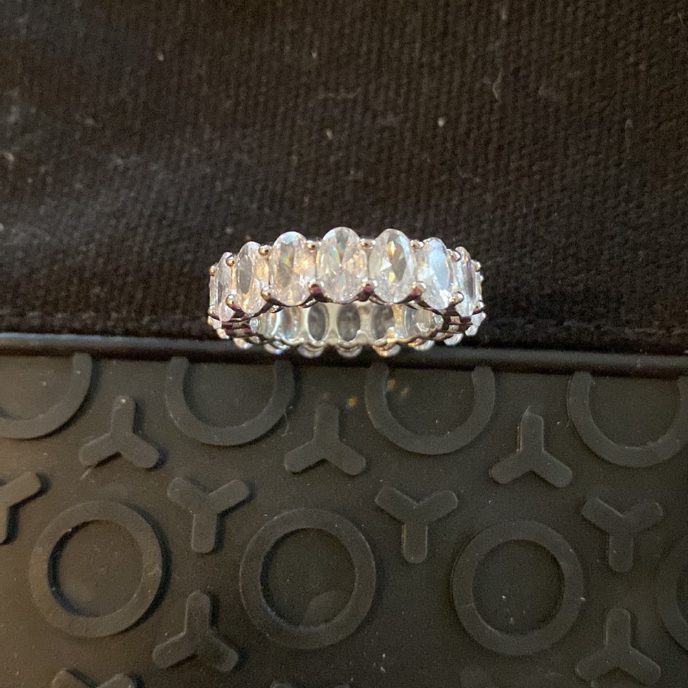 NEW Daniela Swaebe Sz 7 ETERNAL STAPLE 9.5CTW OVAL CUT ETERNITY BAND - SILVER